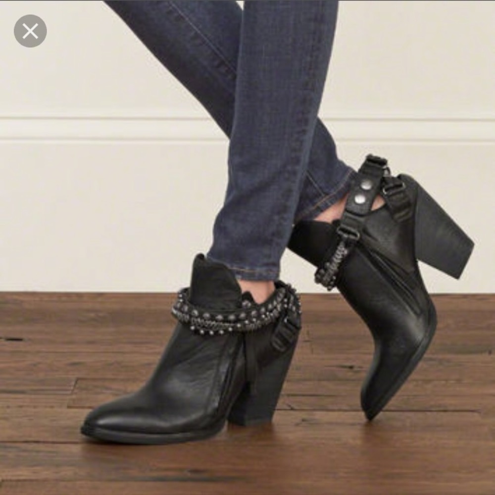Dolce Vita Hollice Studded Booties Size 8